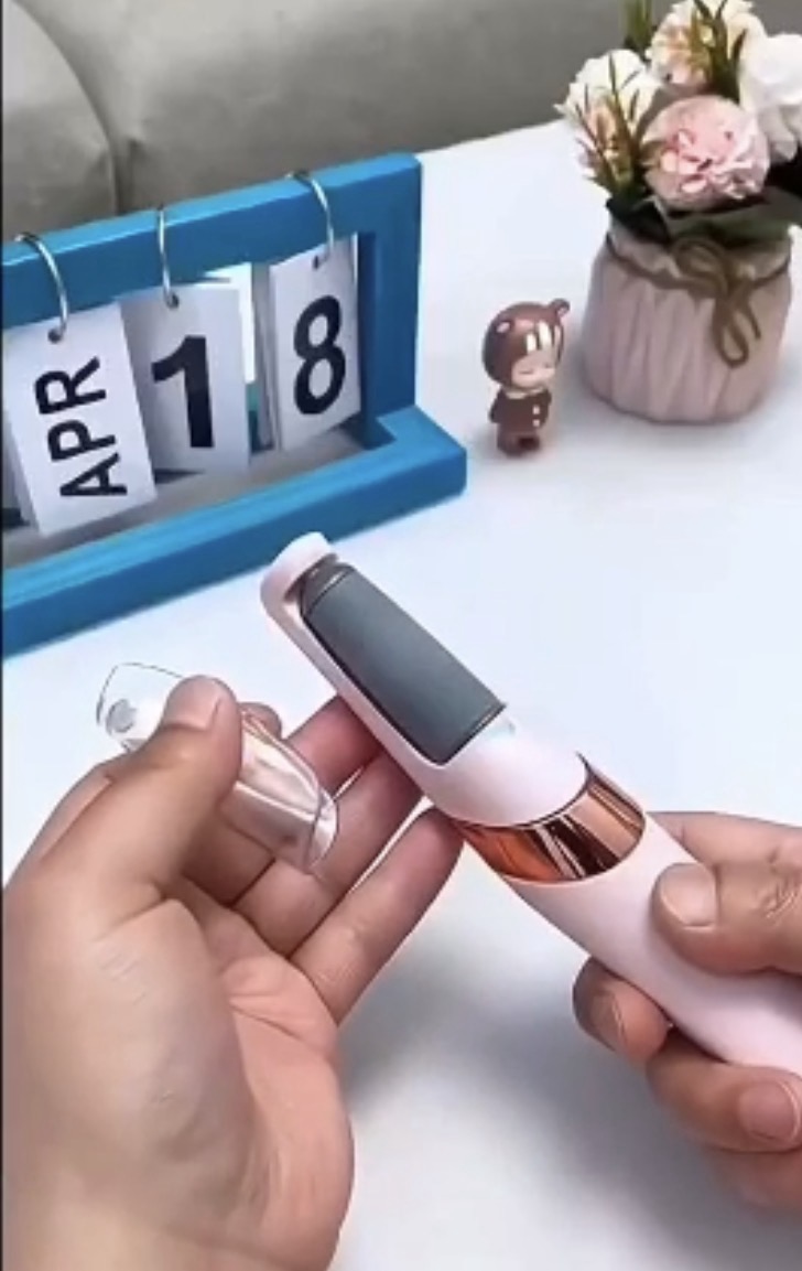 Rechargeable calluse remover